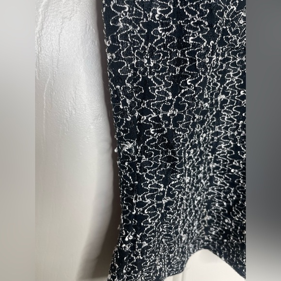 Anxiety Cafe vintage y2K back and white textured v-neck cropped tank top | L - Picture 3 of 10